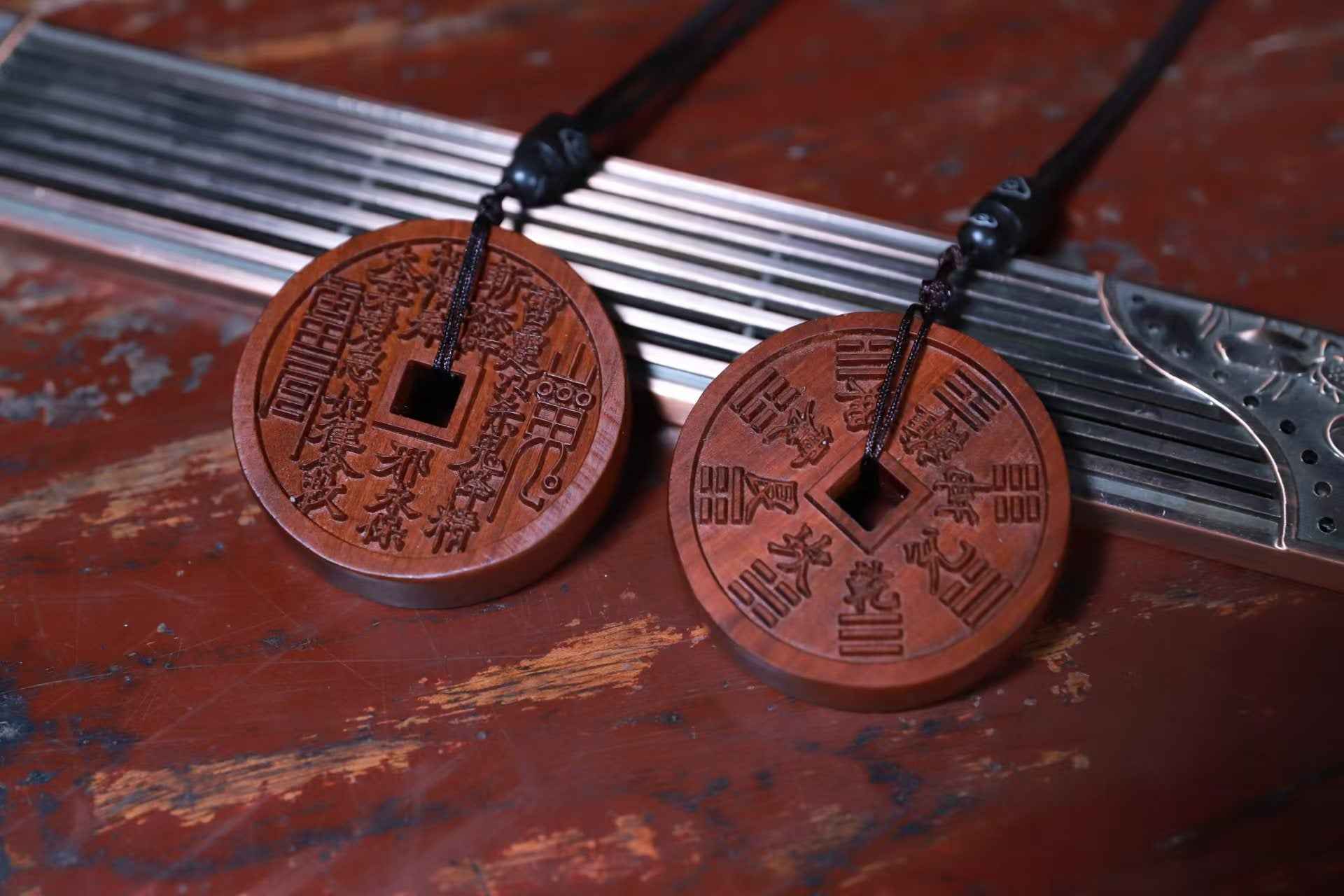 Lightning-Struck Jujube Wood Mountain Spirit Talisman Coin – Sacred Amulet for Protection & Blessings (4.6cm Diameter)